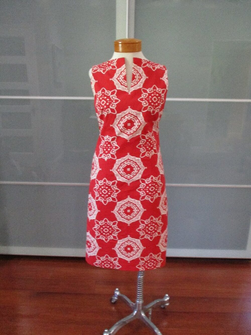 David Meister Red / White Bandana Print Sleeveless V-Neck Midi Dress